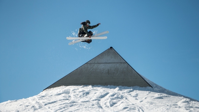 安博体育:乒乓球台面的尺寸